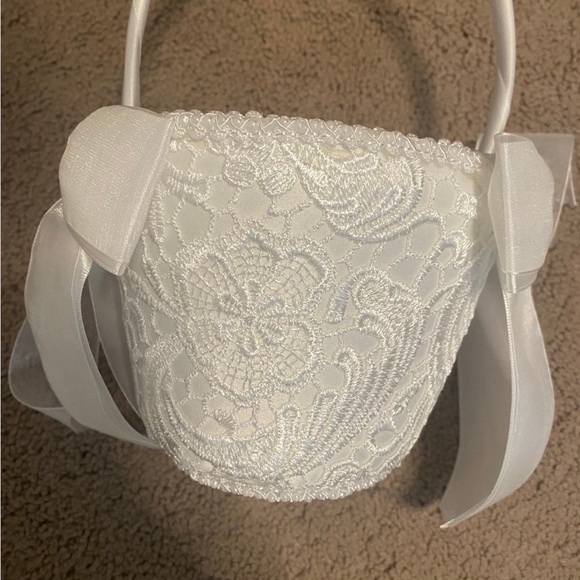 Wedding Bundle - Flower Girl Basket and Petals - Picture 3 of 5